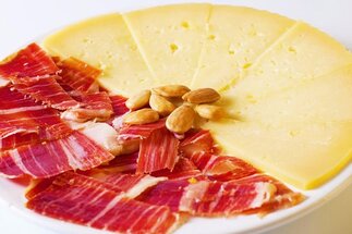 Tabla de jamón y queso manchego