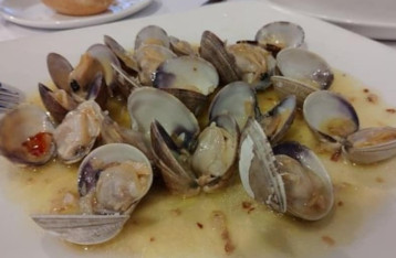 Almejas gordas al albariño o a la marinera