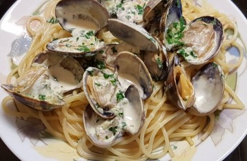 Espaguetis al ajillo con almejas